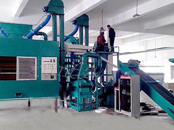Circuit board disassembly equipment semi-finished product site -- Japan